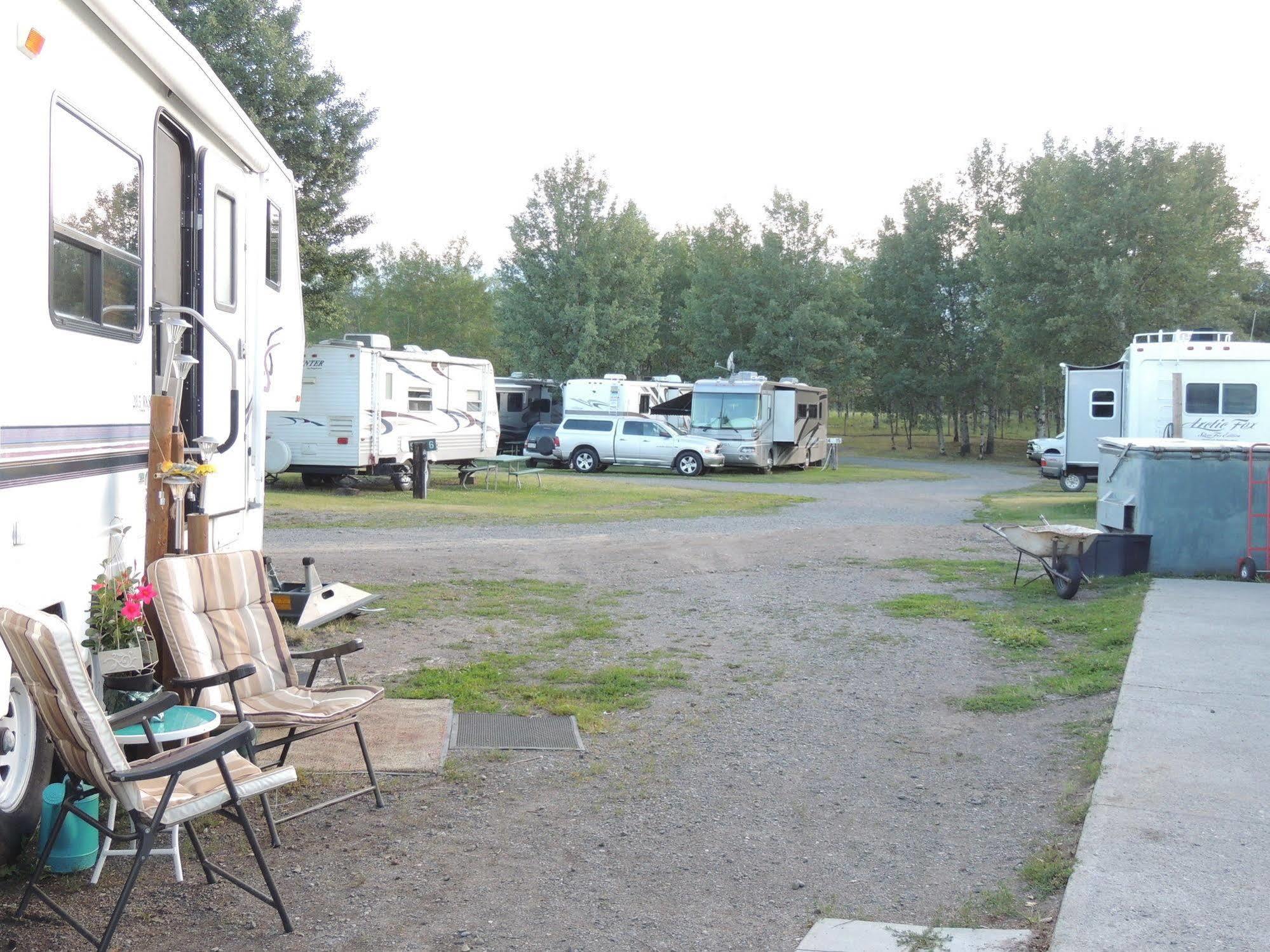 100 Mile Motel & Rv Park 100 Mile House Eksteriør bilde